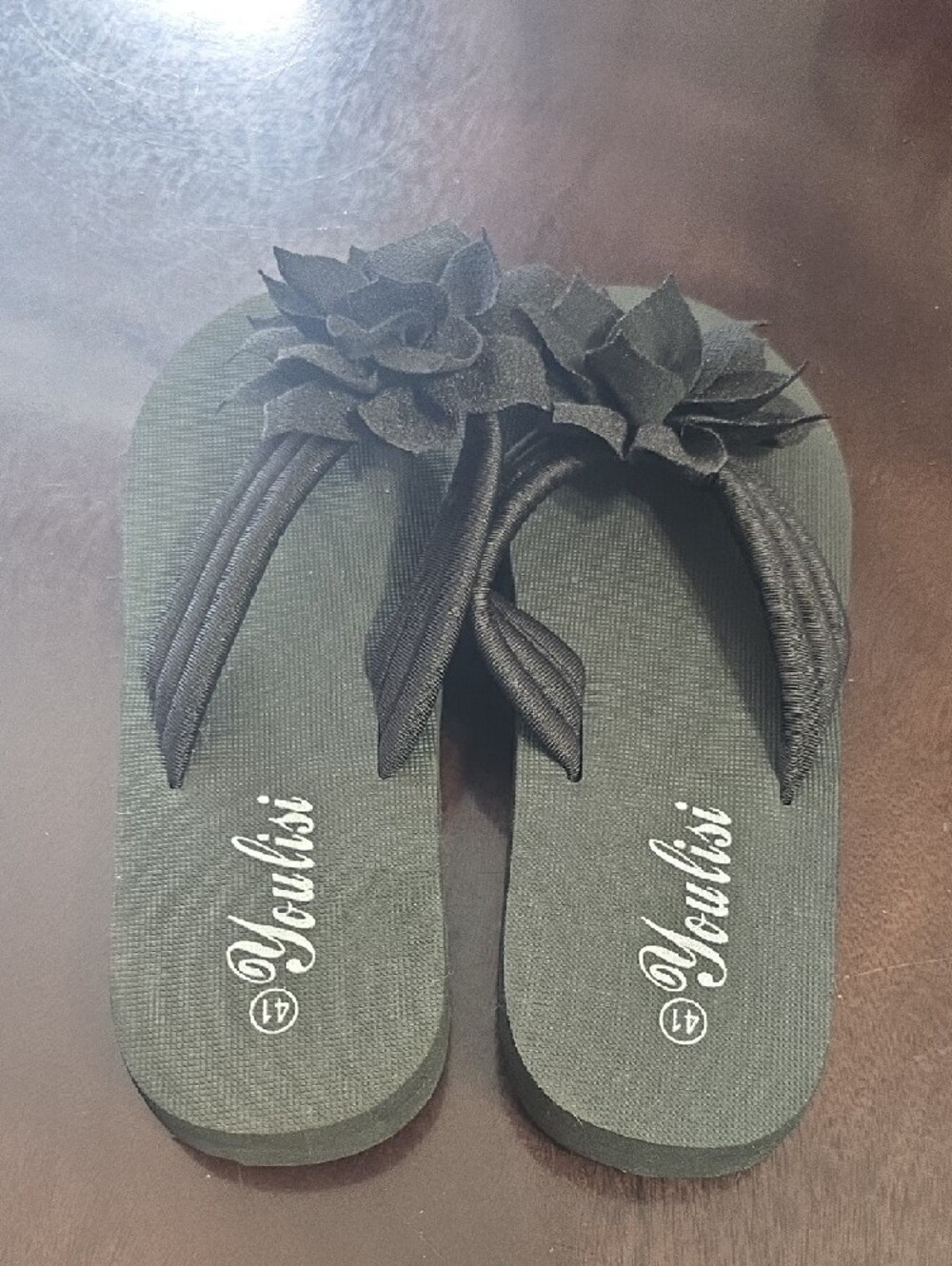 Women's Black Floral Flower Flip Flop Sandals - Picture 3 of 5